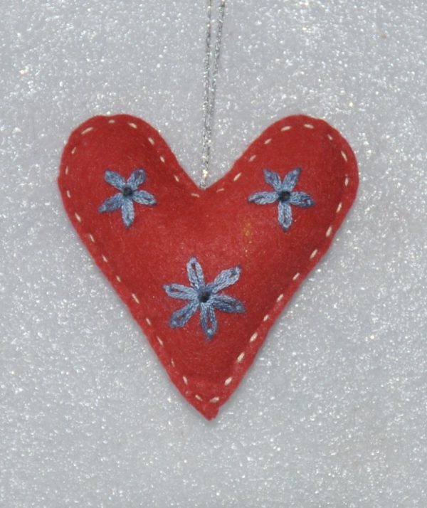 Red Embroidered Heart with 3 flowers - DSC 0959